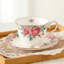 Service à thé en porcelaine tendre 15 pièces avec peinture florale élégante, comprenant théière, tasses, soucoupes, sucrier, pot à crème et cuillères pour le thé ou le café