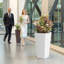Grand pot de fleurs fuselé en métal-563055627-563055628