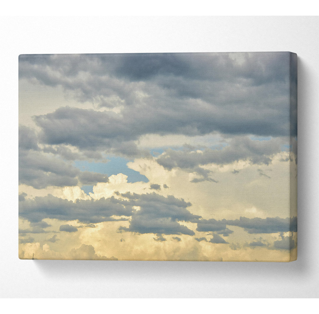 Graue & goldene Wolkenlandschaft