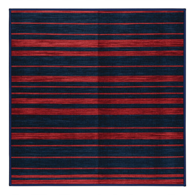 Tapis gris à rayures horizontales lavable à la machine