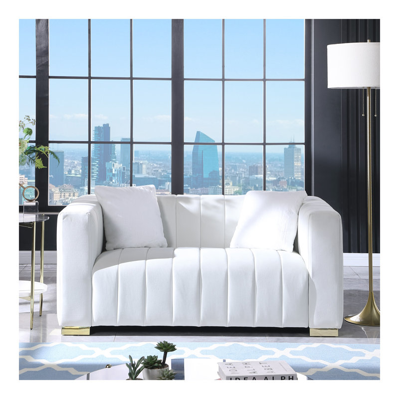 Un canapé moderne en forme de canal avec une causeuse Chesterfield de couleur traditionnelle, Blanc
