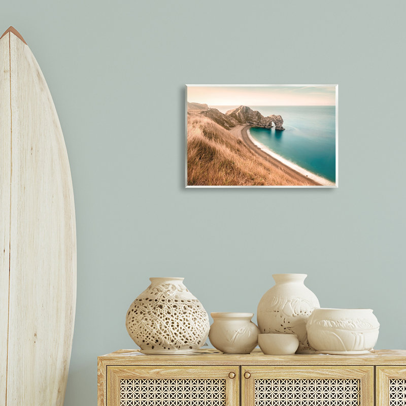 "Beach with Arched Cove", art mural par Nataly White, H 13 po x l 19 po