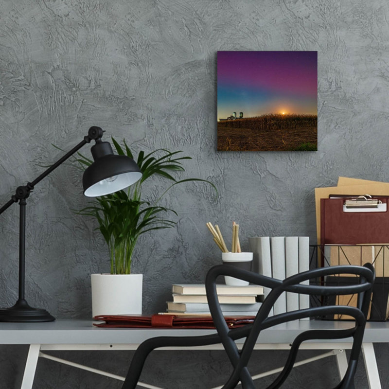  «Aurora Borealis Over Farm» par Epic Portfolio, art mural en verre acrylique, 12 po x 12 po