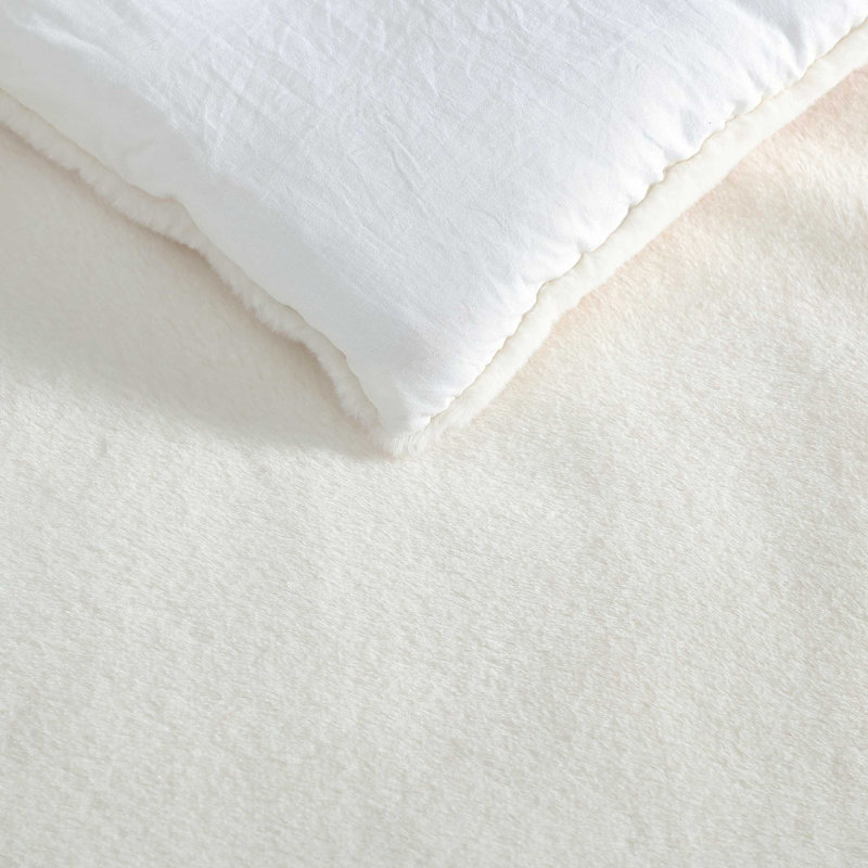Vera Wang Signature Beige Reversible Comforter Set, King Comforter + 2 King Shams, Beige