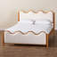 Lit plateforme grand Chickerell Studio Lilia Mid-Century