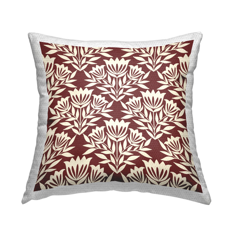 Coussin d'extérieur imprimé traditionnel marron avec arrangement floral de Taylor Shannon Designs