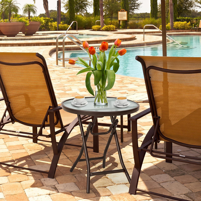 Table basse ronde d'appoint de 45,7 cm (18 po) avec dessus en verre trempé pour terrasse, couleur marron.
