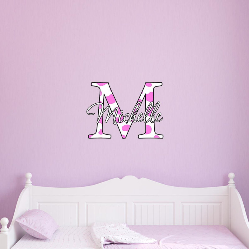 Décalcomanie murale nom imprimé monogramme, H 14 po x l 14 po x P 0,01 po, Rose, Oui