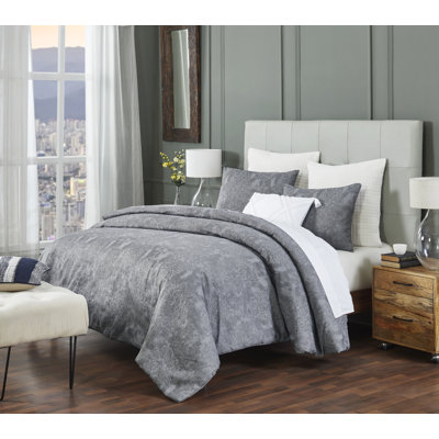 Vincent Collection Poly-Cotton Comforter Set