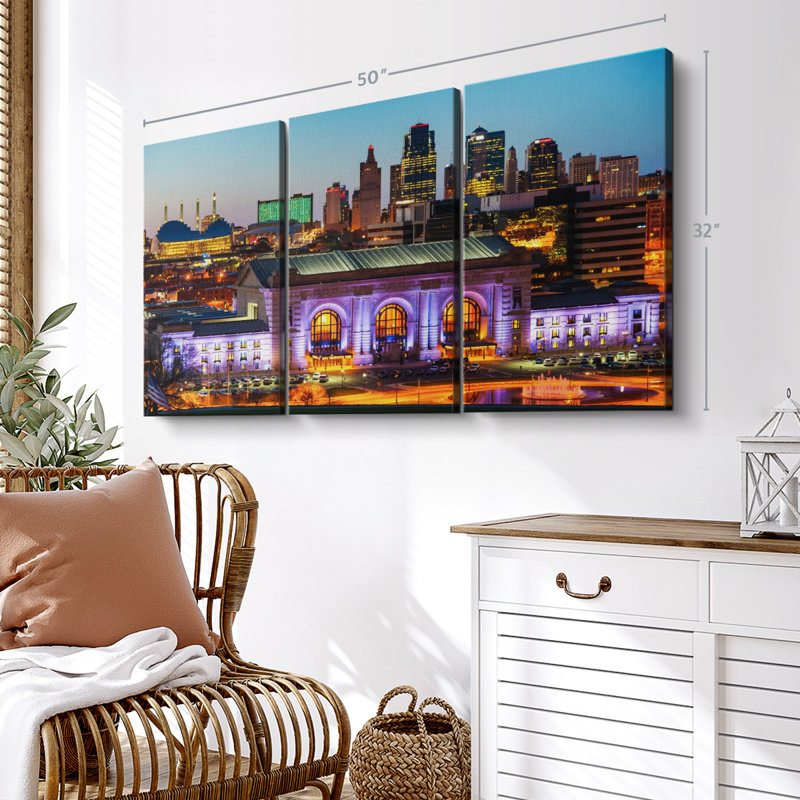 «Union Station And Downtown Kansas» sur toile, H 50 po x l 32 po