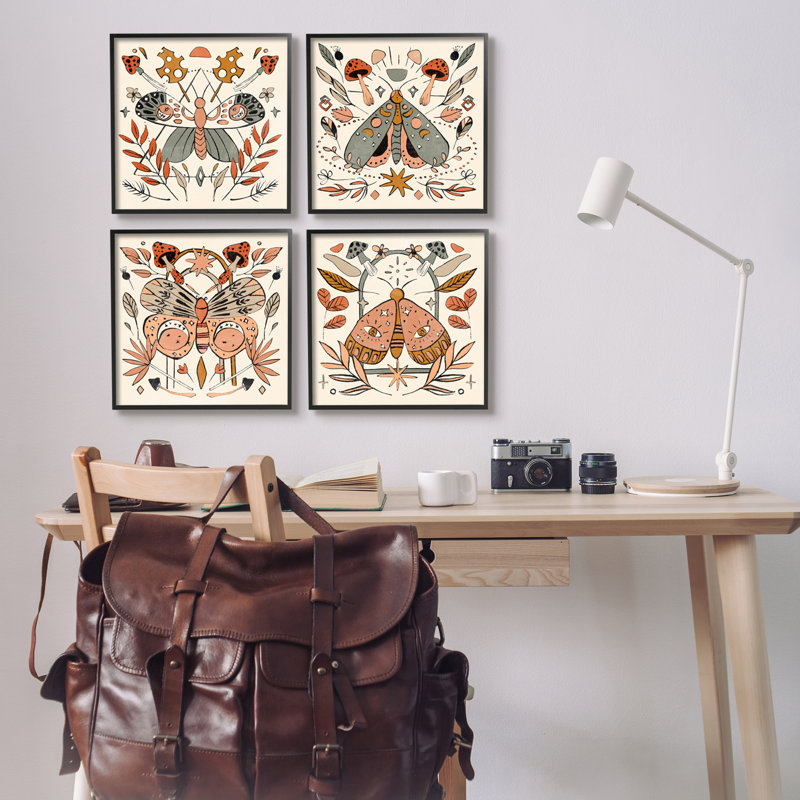 "Cottage Moths and Mushroom", 4 pièces par Melissa Wang, impression, Giclée encadrée noir minuit