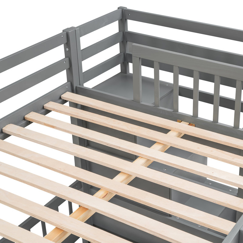 Spacieux lit double superposé au-dessus d'un lit simple gris avec bureau et tiroirs de rangement