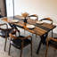 Table de salle à manger Black Epoxy River | Bordure en noyer massif et résine noire | Table de cuisine fabriquée à la main | 60 po x 30 po
