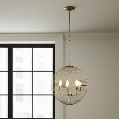 Lustre en métal doré à six lumières avec abat-jours dorés