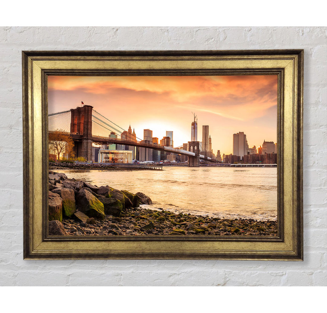 As The Sun Comes Up Over The Brooklyn Bridge - Einzelne Bilderrahmen Kunstdrucke