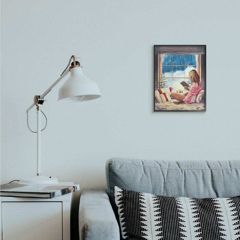 Fille lisant par une fenêtre d'hiver enneigée, H 14 po x l 11 po, Giclée encadrée noir minuit