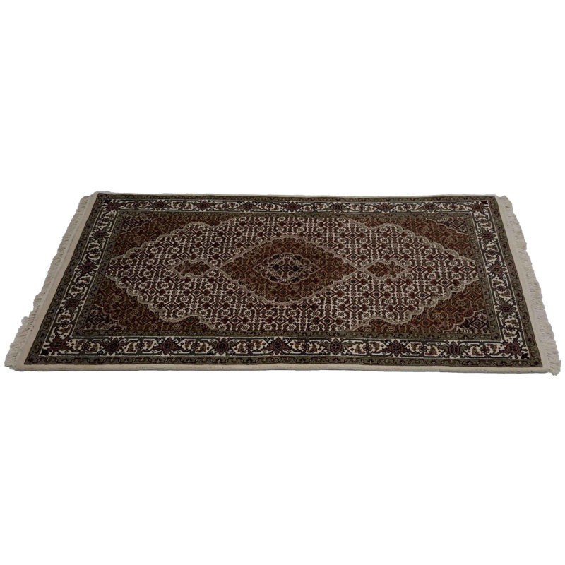 Tapis beige unique de 3 pi x 5 pi Plucinik