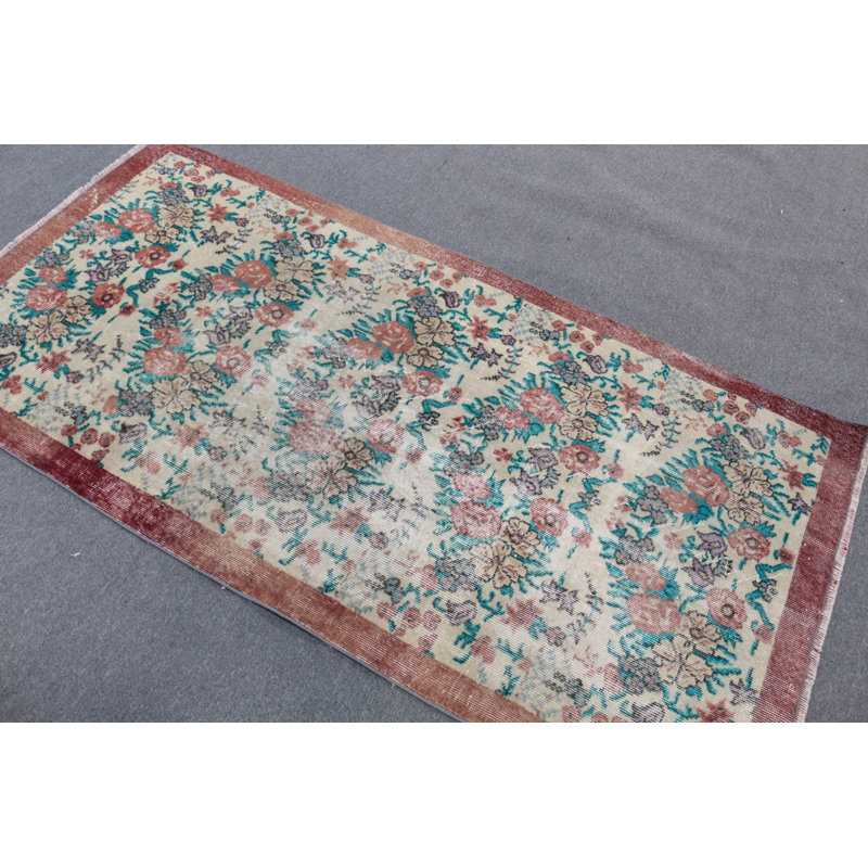 Le tapis décoratif rétro turc offre une touche d'élégance à votre décor de chambre à coucher ou de vestibule