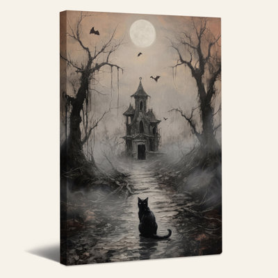 Toile noire d'Halloween face à une maison hantée avec des chauves-souris brumeuses