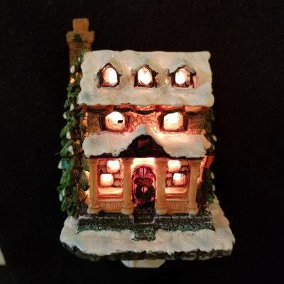 Juelian Snow Covered House Night Light