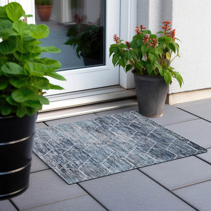 Tapis bleu intérieur / extérieur lavable à la machine Xhevrie, Rectangle 1 pi 8 po x 2 pi 6 po