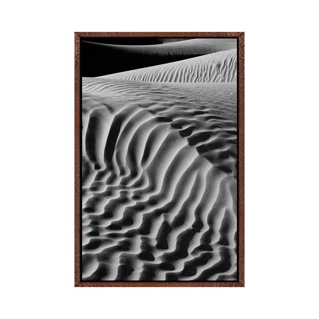 Schwarz-Weiß-Landschaft mit Blick auf Mesquite Flat Dunes, Death Valley National Park, CA, USA