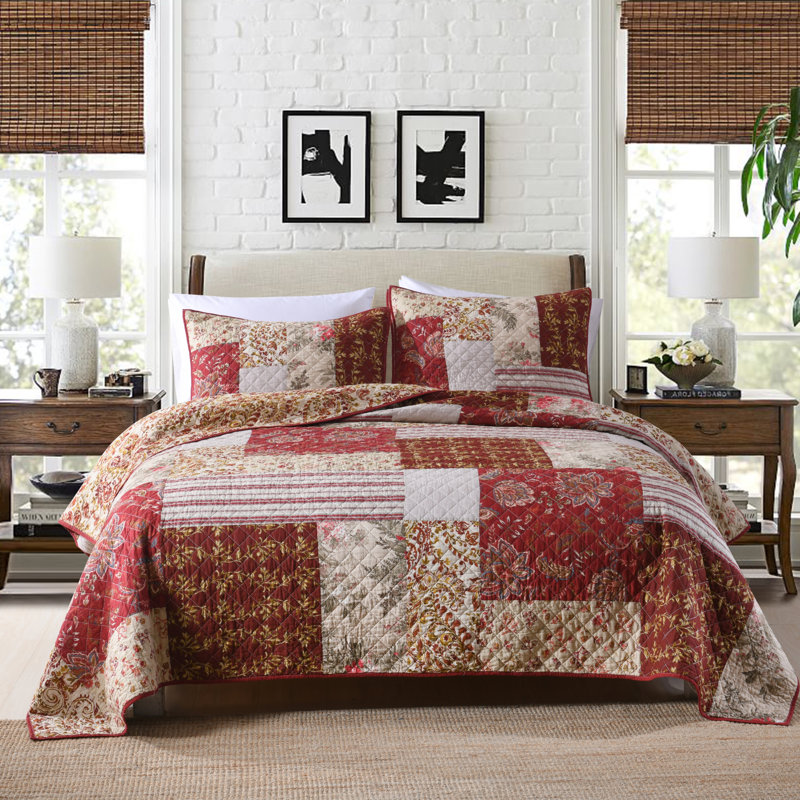 100% Cotton Floral Pattern Reversible Patchwork Quilt Set, Red, King Comforter  + 2 King Shams