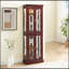 Superbe armoire vitrée avec tablettes réglables et panneau arrière en miroir, idéale pour exposer des objets précieux.-28705549