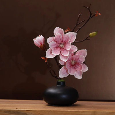 Décoration de fleurs simulées