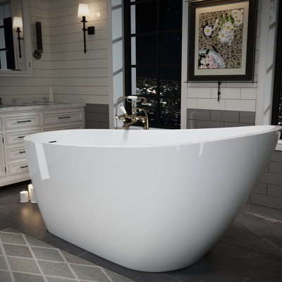 Baignoire profonde autoportante en acrylique de 63 po avec support lombaire incliné pour un confort maximal. Double isolation gardant l'eau au chaud et finition non poreuse ultrabrillante. Entretien facile. Contemporain