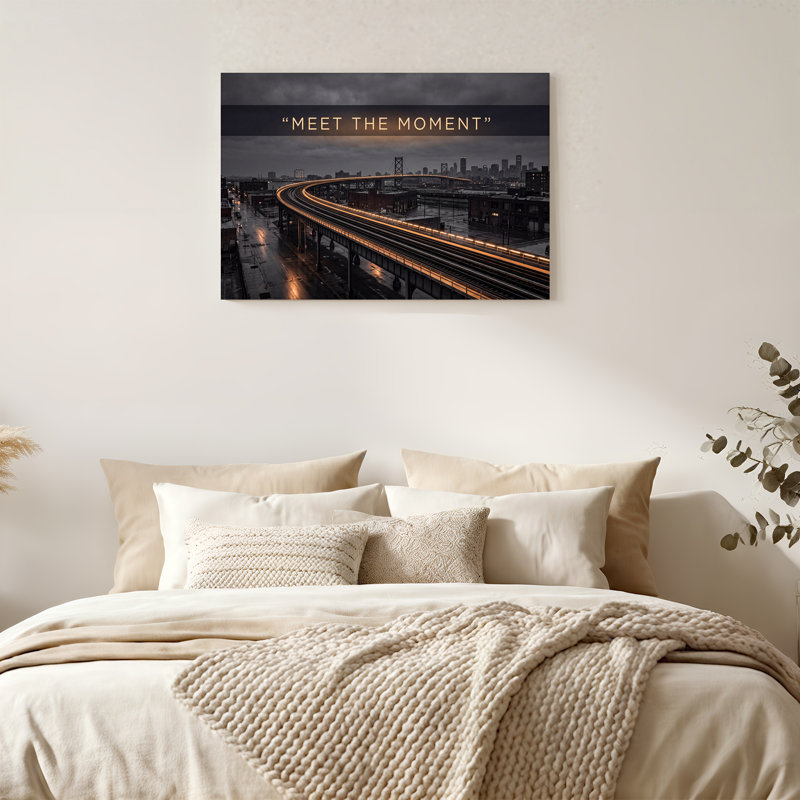 «Golden Light Trails On Curved Highway Over City Skyline», art mural sur toile, H 16 po x l 24 po