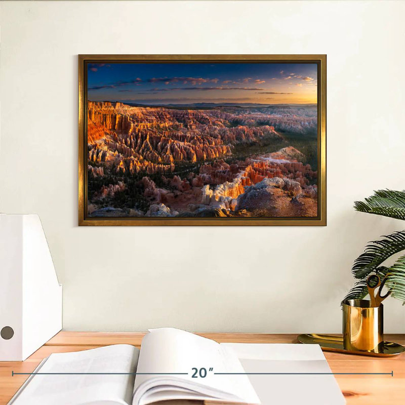 Bryce Canyon At Dawn, Cadre flottant doré, 13 po x 9 po