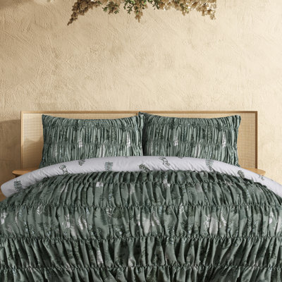 Pennside Polyester Floral Duvet Cover Set with Pillowcases Included