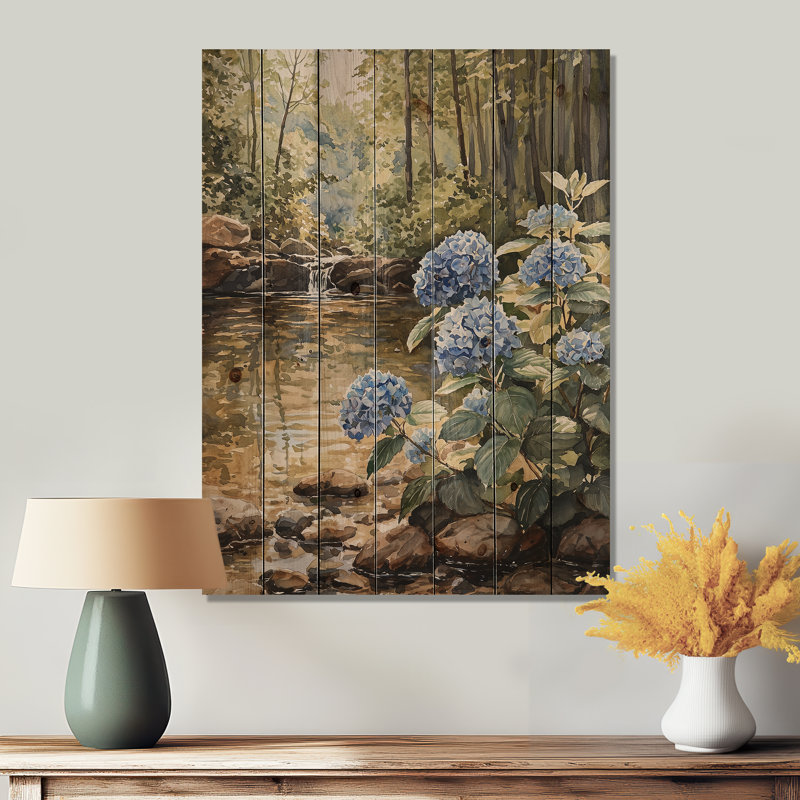 Hydrangées par la rivière Forest IV - Art mural en bois d'hortensias - sur bois de pin naturel, H 32 po x l 24 po x P 0,78 po