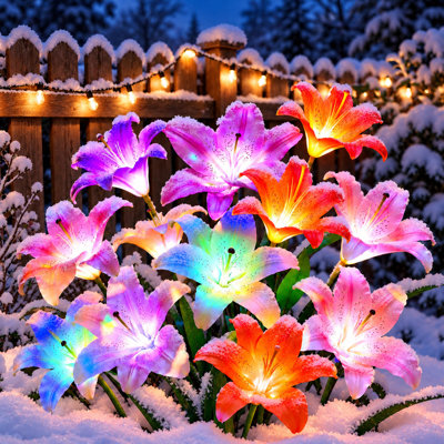 Lumières solaires de fleurs de lys, 7 lumières solaires de jardin à DEL changeantes de couleur, lumières de piquet décoratives extérieures imperméables IP65 pour le chemin de cour Décoration de mariage de pelouse