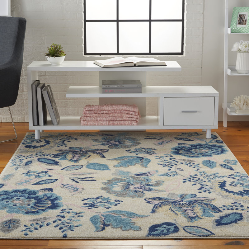 Tapis floral en polypropylène tissé à la machine ivoire / bleu, Rectangle 5 pi 3 po x 7 pi 3 po