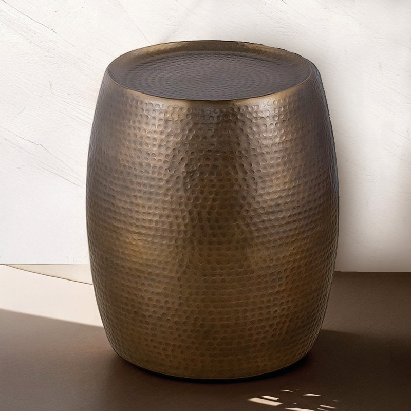 Table de bout, table d'appoint avec design martelé à la main en aluminium moderne et moderne 21 po, Doré