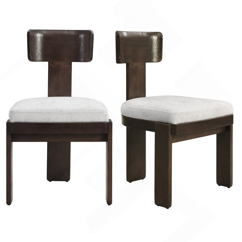 Fabuleux ensemble de deux chaises de salle à manger rembourrées, offrant des sièges confortables avec des pieds en bois d'hévéa massif pour une utilisation polyvalente à la maison