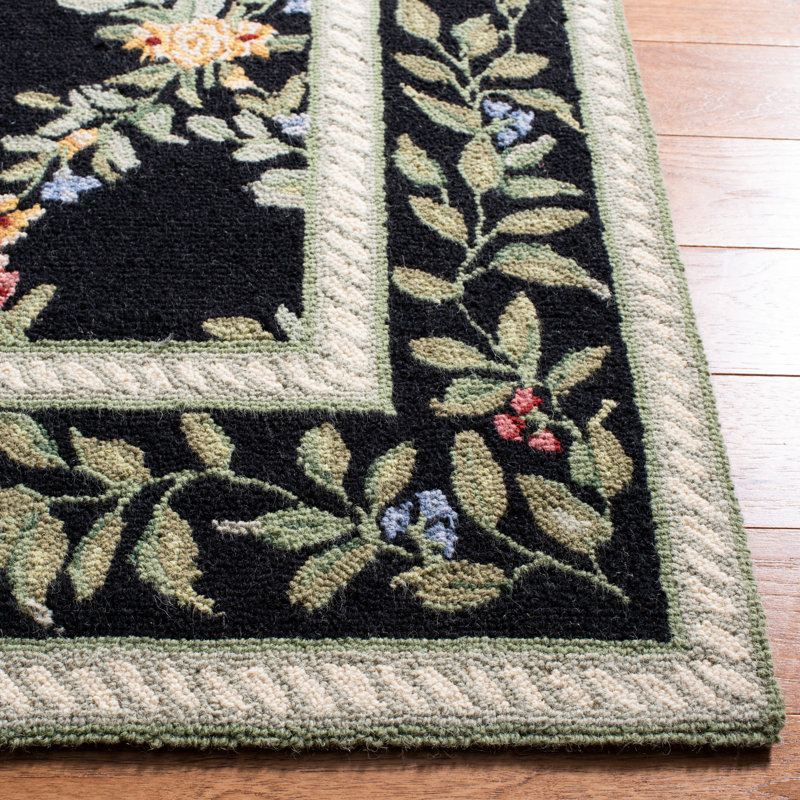 Tapis floral en laine crocheté à la main Beyda, Rectangle 1 pi 8 po x 2 pi 6 po