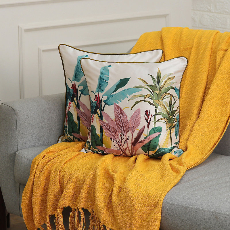 Housses de coussin brodées à la main Novica