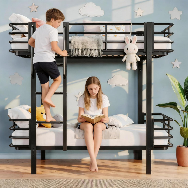 Structure de lit superposé simple au-dessus d'un lit simple en métal courbé, lit superposé robuste avec garde-corps de sécurité, échelle robuste avec de larges marches, mobilier de chambre peu encombrant