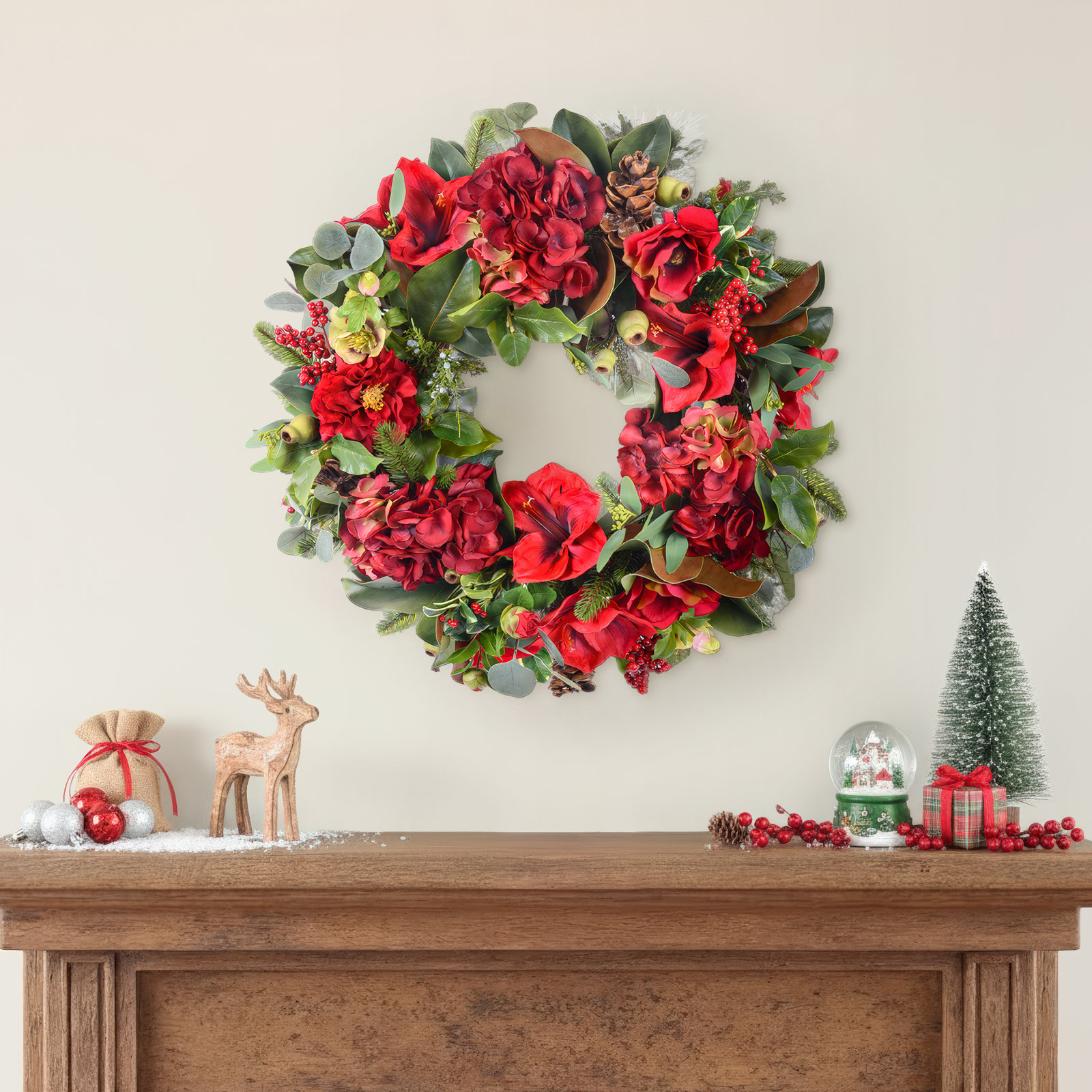 AMARYLLIS AND HYDRANGEA WREATH