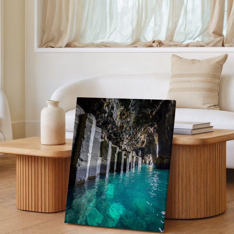 Reproduction d'art sur toile, "Une scène de grotte" à couper le souffle avec des colonnes de basalte hexagonales imposantes