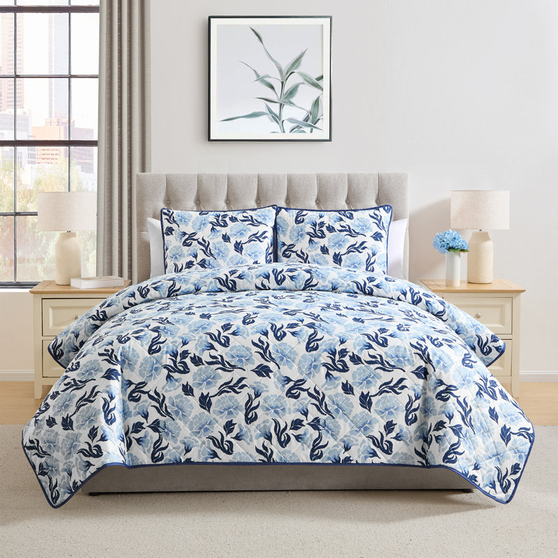 VCNY Home Whisper Blue 3-Piece Floral Quilt Set, King, King Quilt + 2 King Shams, Blue/White Floral