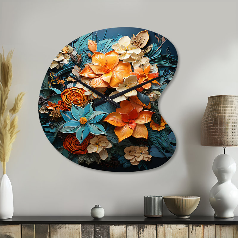 Horloge murale orange en forme de tropical tropical III - collages abstraits en forme de métal, horloge murale asymétrique moderne