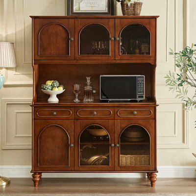 Buffet haut rétro en bois massif brun avec portes en verre arquées, armoire verticale longue avec couches supérieure et inférieure