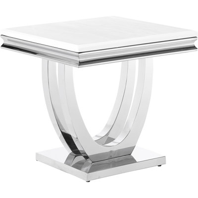 Table de bout carrée avec pierre artificielle blanche, base en forme de U et côtés profilés pour une base de décor moderne, esthétique