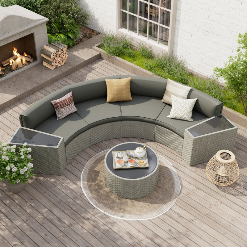 Ensemble de conversation courbé demi-lune pour 4 personnes avec table basse et table d'appoint Meredithe, Gris