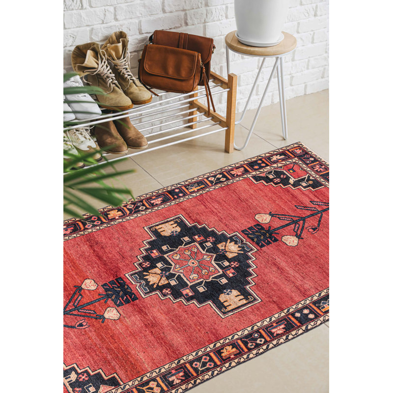 Tapis rouge Anadol 4 pi 3 po x 7 pi 10 po
