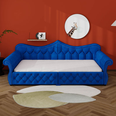 Lit de jour à DEL avec cadre rembourré pour grand lit avec accoudoirs roulés et décoration cloutée